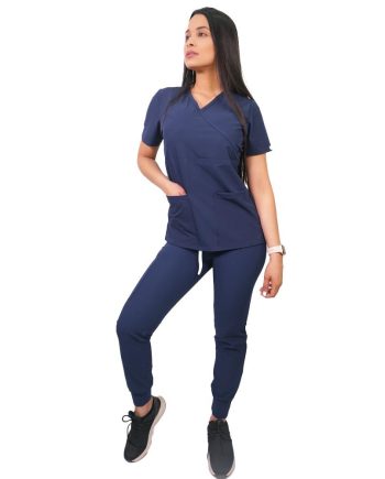 Conjunto antifluidos azul marino con jogger