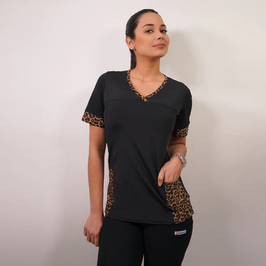 Delantal mujer elasticado negro con aplicacion 108-1