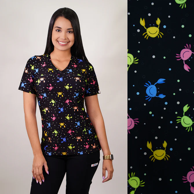 Delantal mujer tela elasticado estampado cangrejos.fondo negro 2502