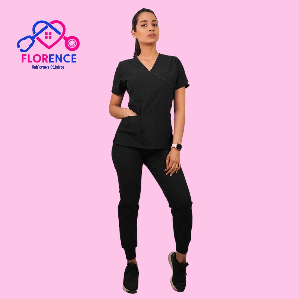 Conjunto antifluidos negro con jogger