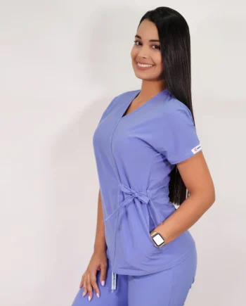 Delantal antifluido modelo azucena celeste