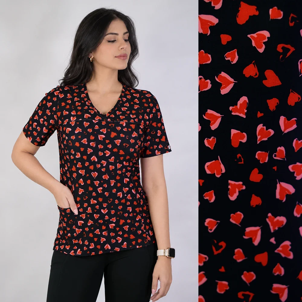 Delantal mujer elasticado estampado. Corazones. Negro- 2549